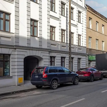 Elegant In The Centre Of By Renters