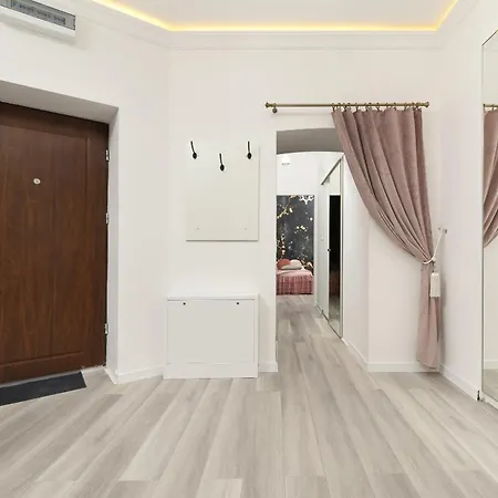 Elegant In The Centre Of By Renters *