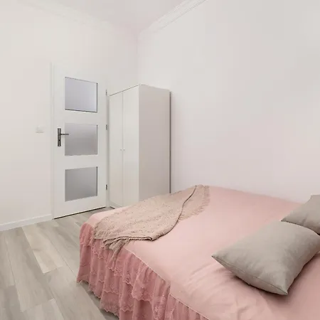 Elegant In The Centre Of By Renters