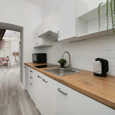 Elegant In The Centre Of By Renters *